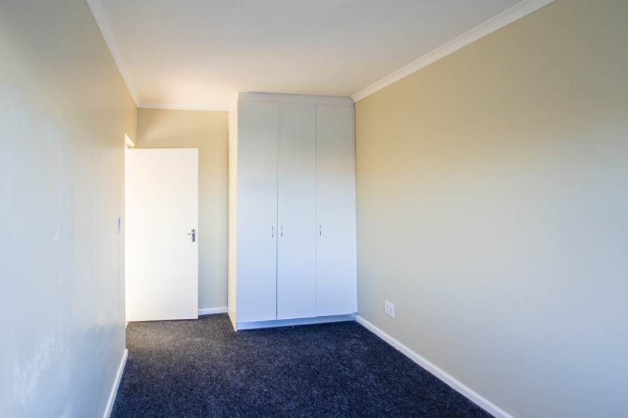 To Let 2 Bedroom Property for Rent in Sir Lowrys Pass Village Western Cape